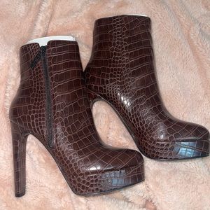 NEVER WORN DESIGNER GUESS BOOTIES!!